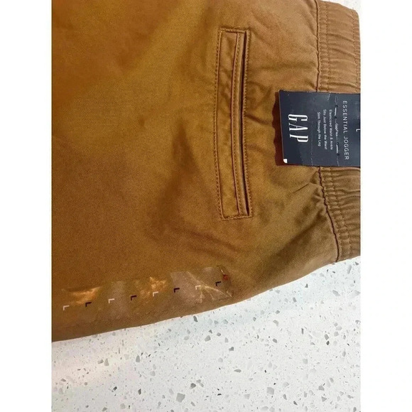 Gap essential jogger gap flex NWT tan large - Picture 7 of 8